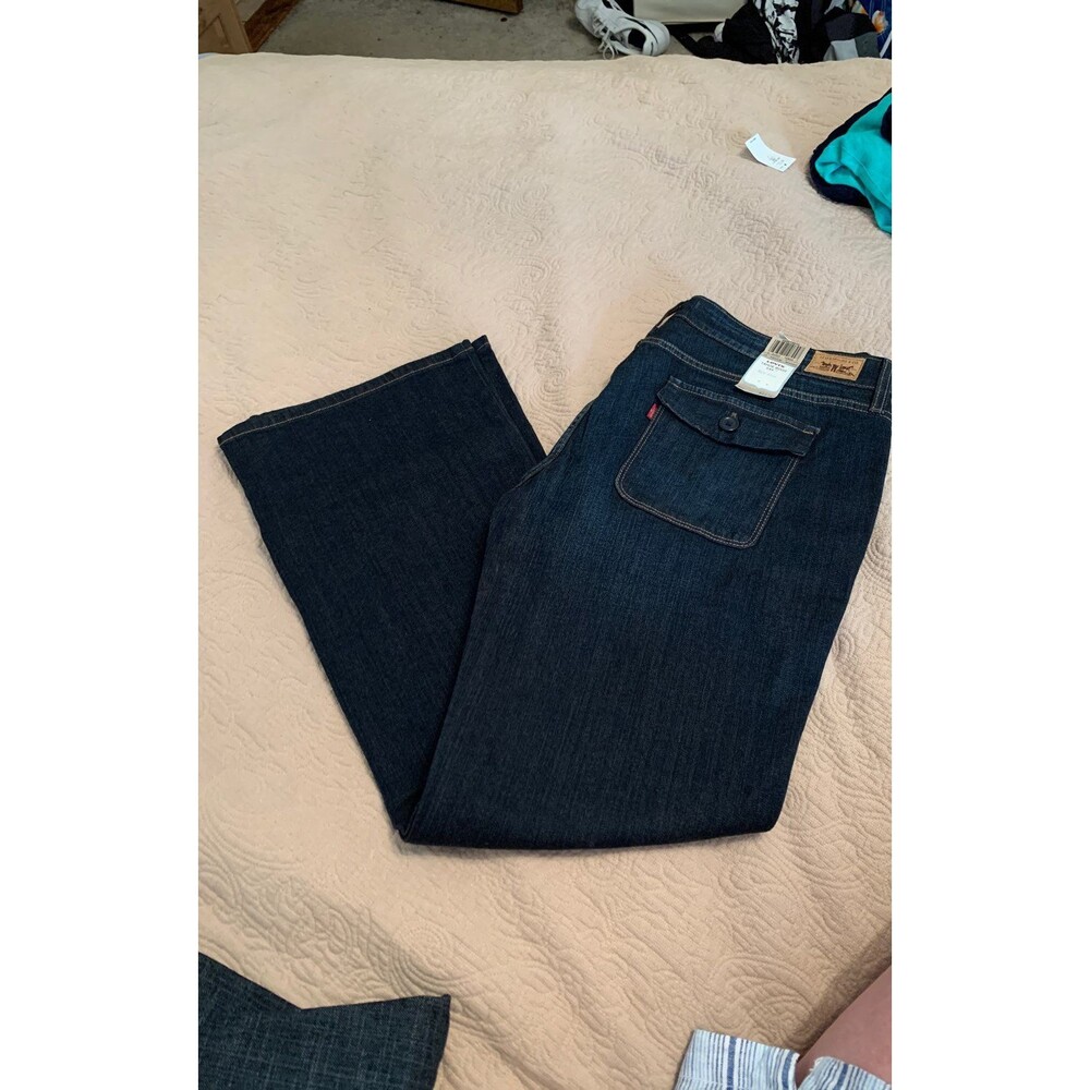 Womens Levi's low boot cut jeans